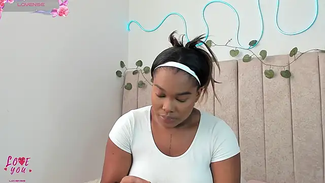 Kaseydelvey online show from October 28, 2:31 pm