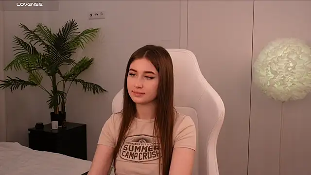 Lilly Colins online show from January 27, 5:58 pm