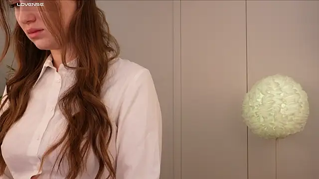 Lilly Colins online show from January 30, 3:29 pm