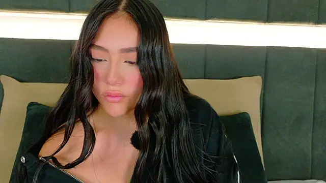 nicolle pierce online show from November 10, 2:05 pm