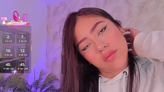 nicolle pierce online show from February 24, 12:47 pm