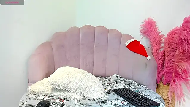 Snapshot of Urlovex1 chatting on December 11, 4:18 am Urlovex1 online show from December 11, 4:18 am