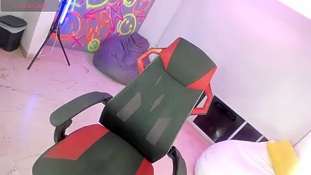 GEANNAROSE online show from March 15, 5:41 am