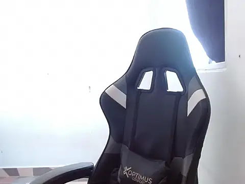 Snapshot of Hard_innocence chatting on November 6, 3:57 pm Hard innocence online show from November 6, 3:57 pm