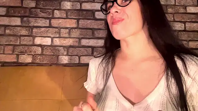 Lora Squirt online show from February 26, 1:30 pm