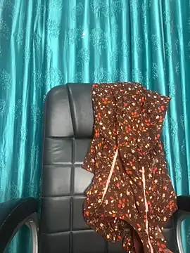 Snapshot of poision51 chatting on February 2, 5:17 am poision51 online show from February 2, 5:17 am