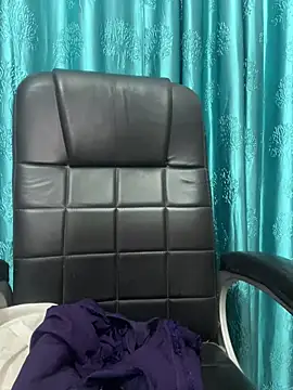 Snapshot of poision51 chatting on February 9, 3:32 am poision51 online show from February 9, 3:32 am