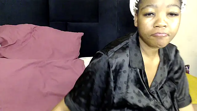 Busty-Londie online show from October 12, 5:12 pm