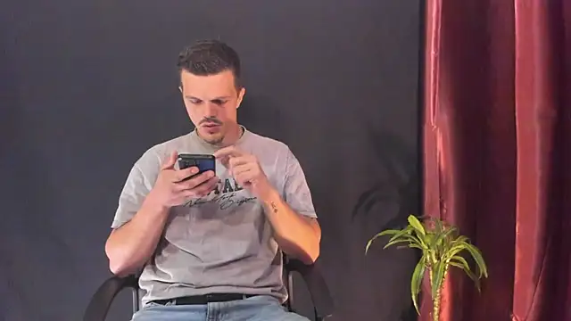 Snapshot of DonyBrown chatting on March 13, 6:31 am DonyBrown online show from March 13, 6:31 am