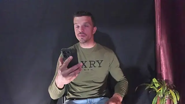 Snapshot of DonyBrown chatting on April 9, 5:29 am DonyBrown online show from April 9, 5:29 am