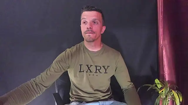 Snapshot of DonyBrown chatting on April 9, 6:19 am DonyBrown online show from April 9, 6:19 am