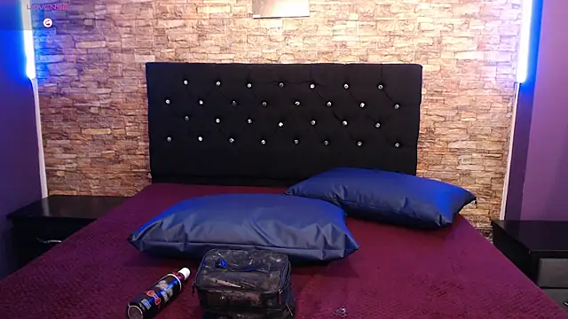 Snapshot of miacarperr1 chatting on December 9, 11:34 pm miacarperr1 online show from December 9, 11:34 pm