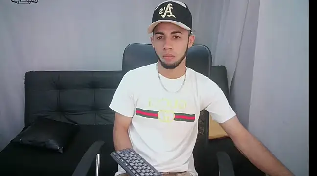 Snapshot of jhon_ath chatting on February 3, 3:31 am jhon ath online show from February 3, 3:31 am