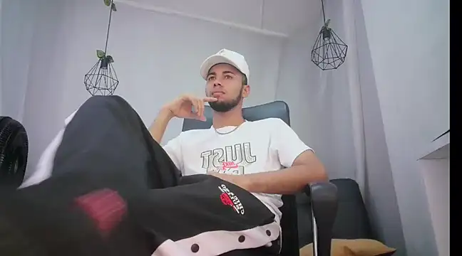 Snapshot of jhon_ath chatting on February 5, 2:05 pm jhon ath online show from February 5, 2:05 pm