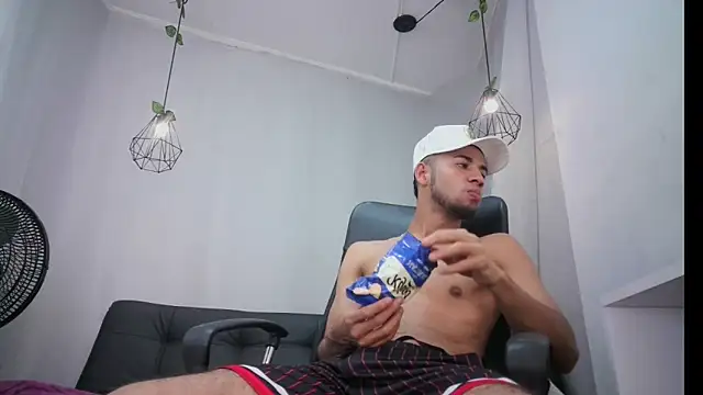 Snapshot of jhon_ath chatting on March 3, 7:32 am jhon ath online show from March 3, 7:32 am