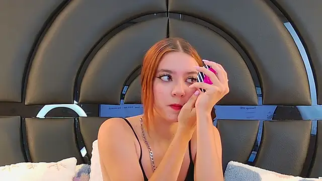 LiliFox18 online show from March 9, 7:05 pm