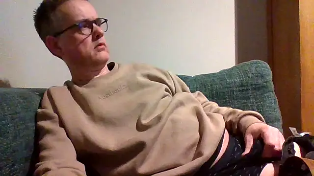 Snapshot of Hectorthyssen1 chatting on January 19, 2:15 am Hectorthyssen1 online show from January 19, 2:15 am