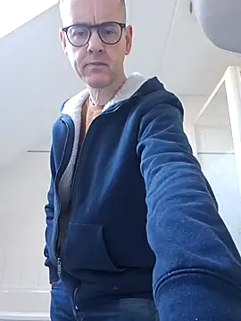 Snapshot of Hectorthyssen1 chatting on February 2, 12:46 pm Hectorthyssen1 online show from February 2, 12:46 pm