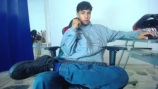 Snapshot of Zacktk7 chatting on December 6, 11:14 pm Zacktk7 online show from December 6, 11:14 pm