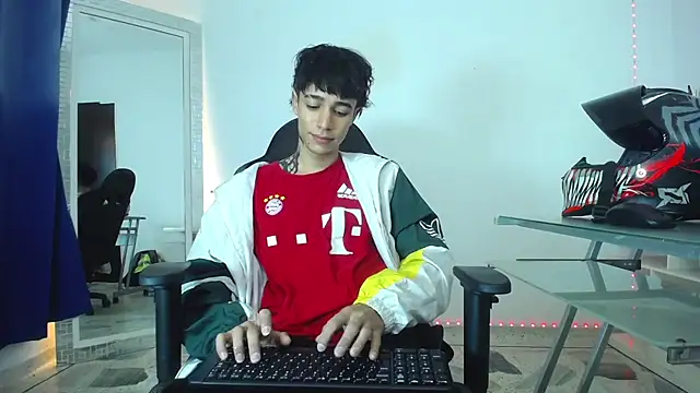 Snapshot of Zacktk7 chatting on December 11, 11:10 pm Zacktk7 online show from December 11, 11:10 pm