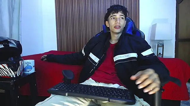 Snapshot of Zacktk7 chatting on December 14, 2:10 pm Zacktk7 online show from December 14, 2:10 pm