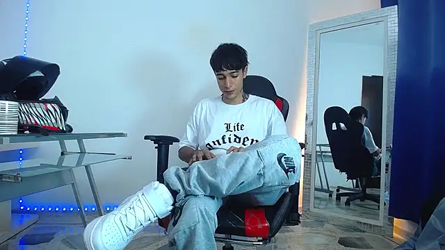 Snapshot of Zacktk7 chatting on December 23, 11:17 pm Zacktk7 online show from December 23, 11:17 pm