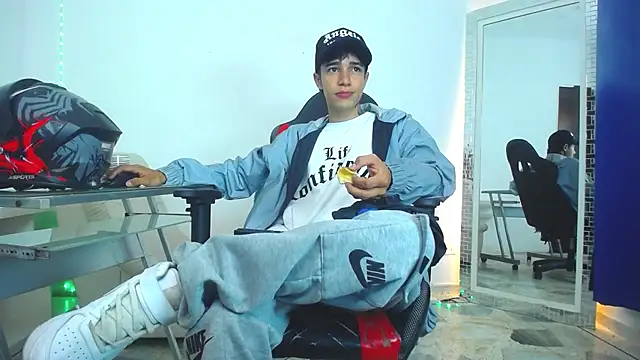 Snapshot of Zacktk7 chatting on December 25, 6:30 pm Zacktk7 online show from December 25, 6:30 pm