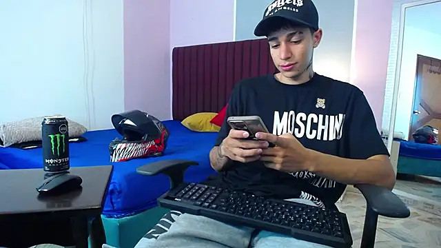 Snapshot of Zacktk7 chatting on January 3, 9:05 pm Zacktk7 online show from January 3, 9:05 pm