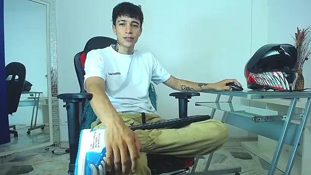 Snapshot of Zacktk7 chatting on January 6, 9:00 pm Zacktk7 online show from January 6, 9:00 pm