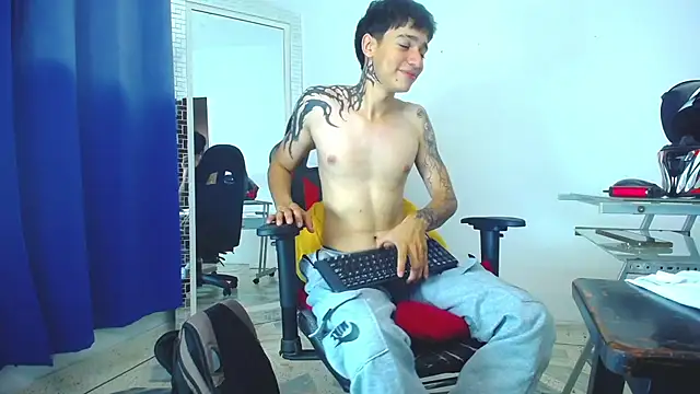 Snapshot of Zacktk7 chatting on January 9, 11:56 pm Zacktk7 online show from January 9, 11:56 pm