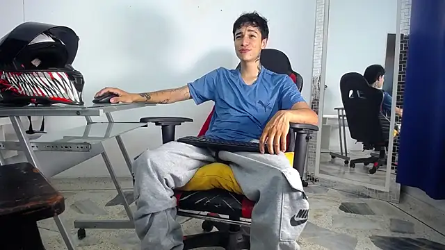 Snapshot of Zacktk7 chatting on January 15, 8:16 pm Zacktk7 online show from January 15, 8:16 pm