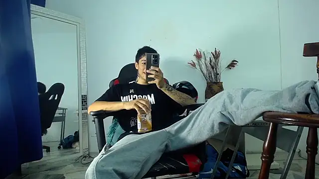 Snapshot of Zacktk7 chatting on January 17, 8:22 pm Zacktk7 online show from January 17, 8:22 pm