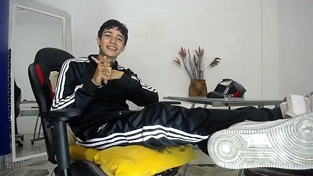 Snapshot of Zacktk7 chatting on January 22, 7:56 pm Zacktk7 online show from January 22, 7:56 pm