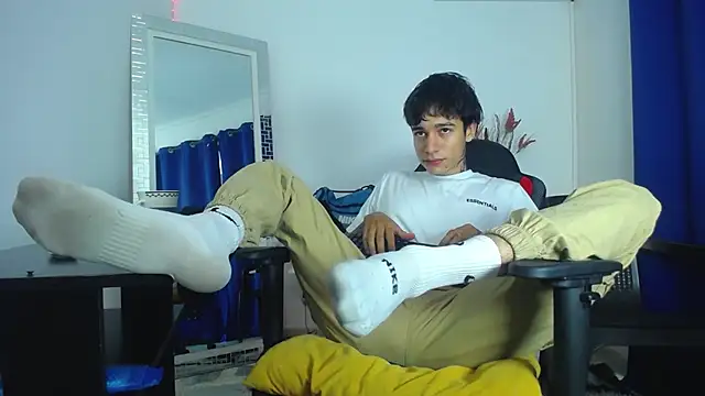 Snapshot of Zacktk7 chatting on February 5, 8:35 pm Zacktk7 online show from February 5, 8:35 pm