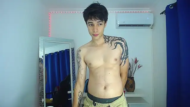 Snapshot of Zacktk7 chatting on February 5, 11:39 pm Zacktk7 online show from February 5, 11:39 pm