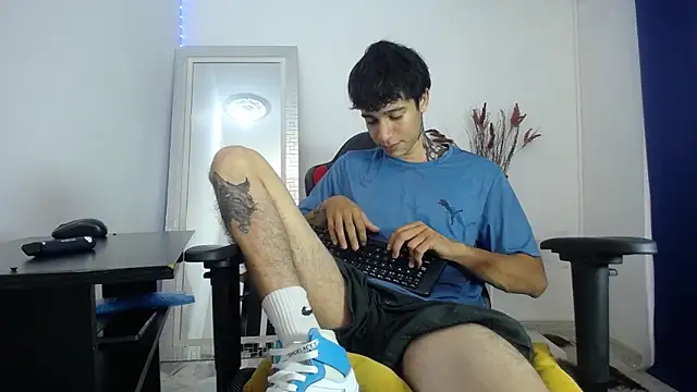 Snapshot of Zacktk7 chatting on February 6, 8:02 pm Zacktk7 online show from February 6, 8:02 pm