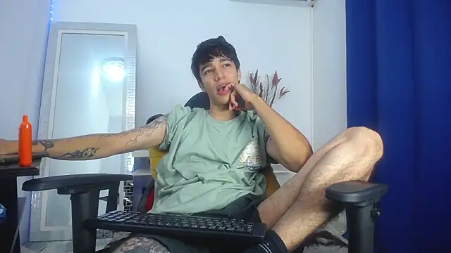 Snapshot of Zacktk7 chatting on February 8, 12:17 am Zacktk7 online show from February 8, 12:17 am