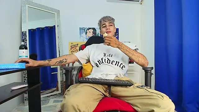 Snapshot of Zacktk7 chatting on March 10, 8:23 pm Zacktk7 online show from March 10, 8:23 pm