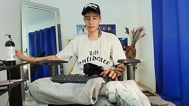 Snapshot of Zacktk7 chatting on March 20, 7:46 pm Zacktk7 online show from March 20, 7:46 pm