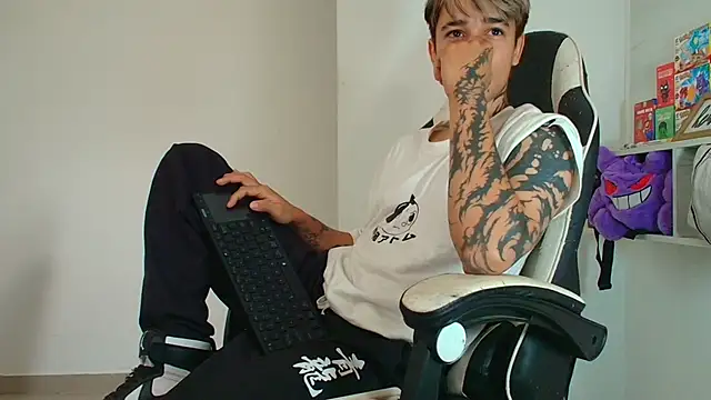 Snapshot of Zacktk7 chatting on February 3, 8:25 pm Zacktk7 online show from February 3, 8:25 pm