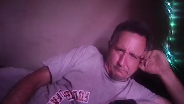 Snapshot of George48 chatting on November 24, 5:18 am George48 online show from November 24, 5:18 am