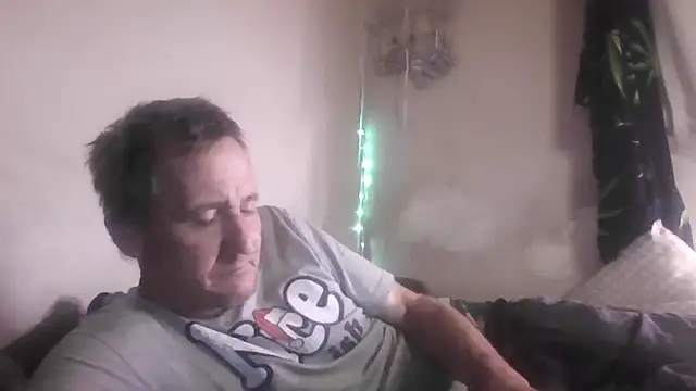 Snapshot of George48 chatting on November 29, 6:16 am George48 online show from November 29, 6:16 am