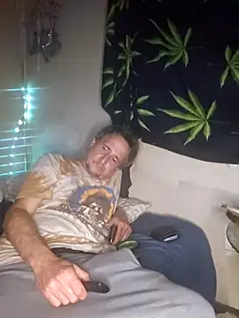 Snapshot of George48 chatting on December 16, 5:45 am George48 online show from December 16, 5:45 am