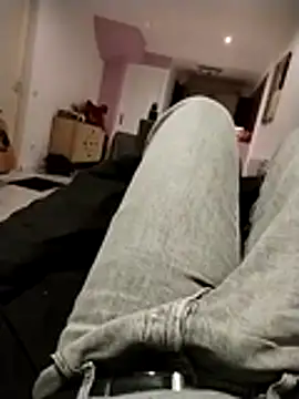 Snapshot of JulesG18 chatting on February 20, 5:02 pm JulesG18 online show from February 20, 5:02 pm