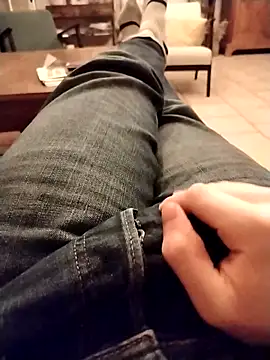 Snapshot of JulesG18 chatting on February 21, 6:20 pm JulesG18 online show from February 21, 6:20 pm