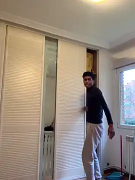 Ryan-hot online show from December 11, 4:09 pm