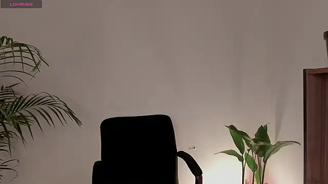 CherryyBrrr1 online show from December 15, 8:24 pm