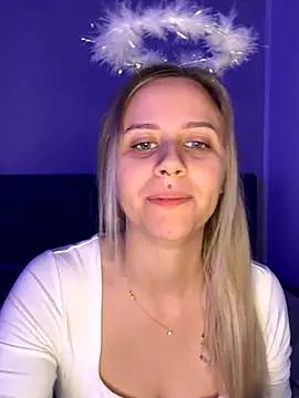 lunawolf21 online show from December 4, 7:39 am