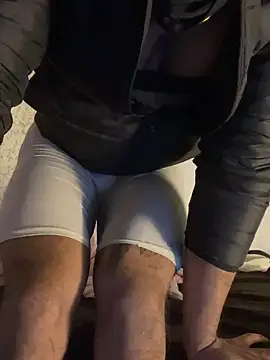 Snapshot of mikemacluffy chatting on December 28, 5:03 pm mikemacluffy online show from December 28, 5:03 pm