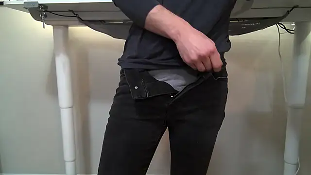 katbot online show from December 18, 5:10 pm